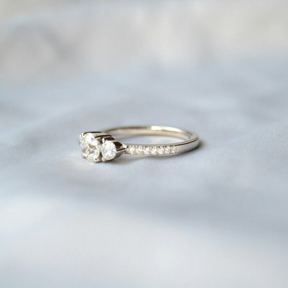 Threestone diamond ring