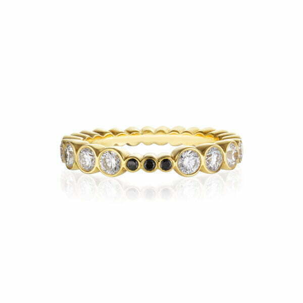 Full eternity ring with diamonds set in 18K yellow gold