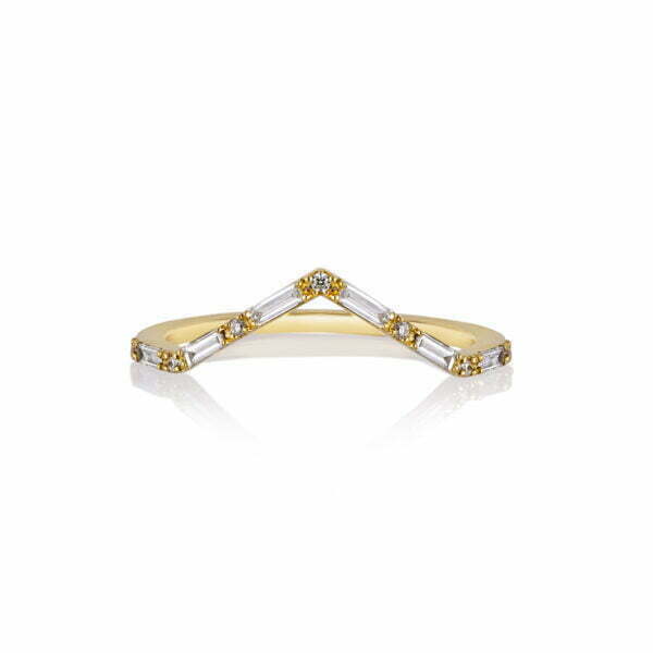 Diamond baguette ring set in 18K yellow gold
