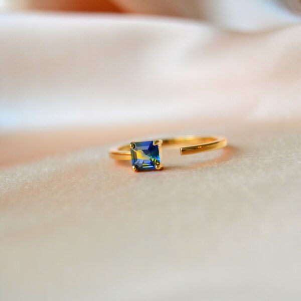 Custom split ring with bi-color sapphire