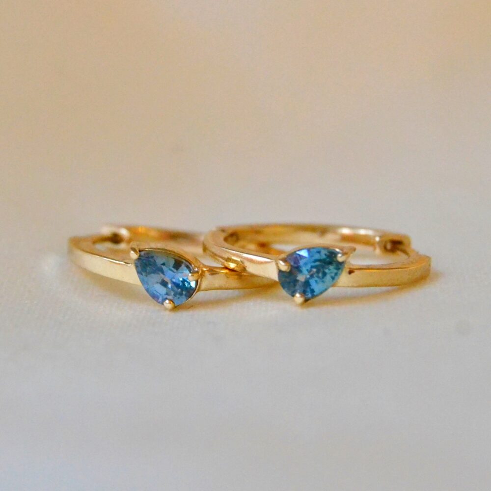 Teal sapphire earrings made of 14K yellow gold
