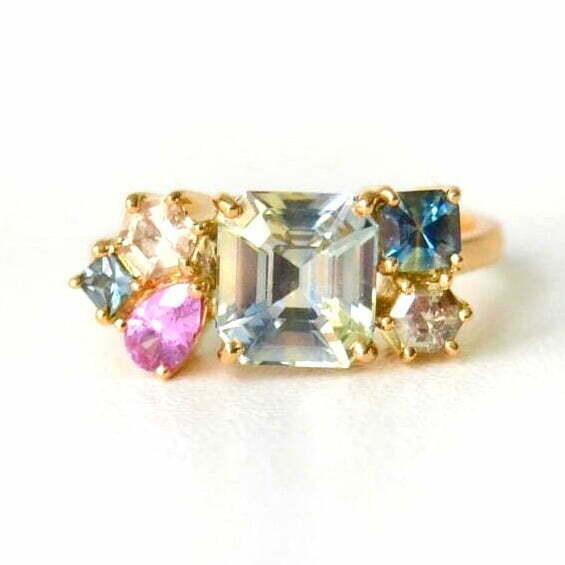 Unheated sapphire cluster ring made of 18k yellow gold