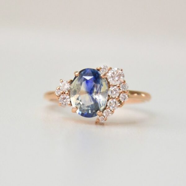 Bi-color sapphire with a cluster of VS1 diamonds in 18k rose gold