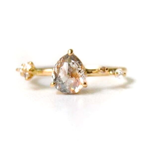 Salt and pepper diamond Ring made of 18k yellow gold