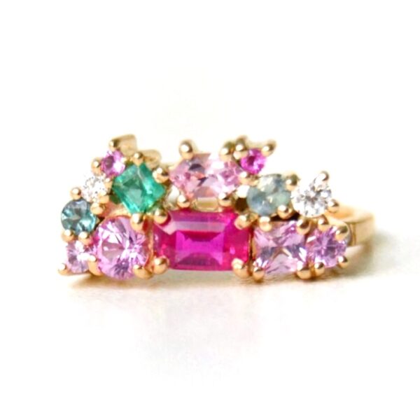 Hot pink ruby Ring with sapphires, emeralds and diamonds set in 18k yellow gold