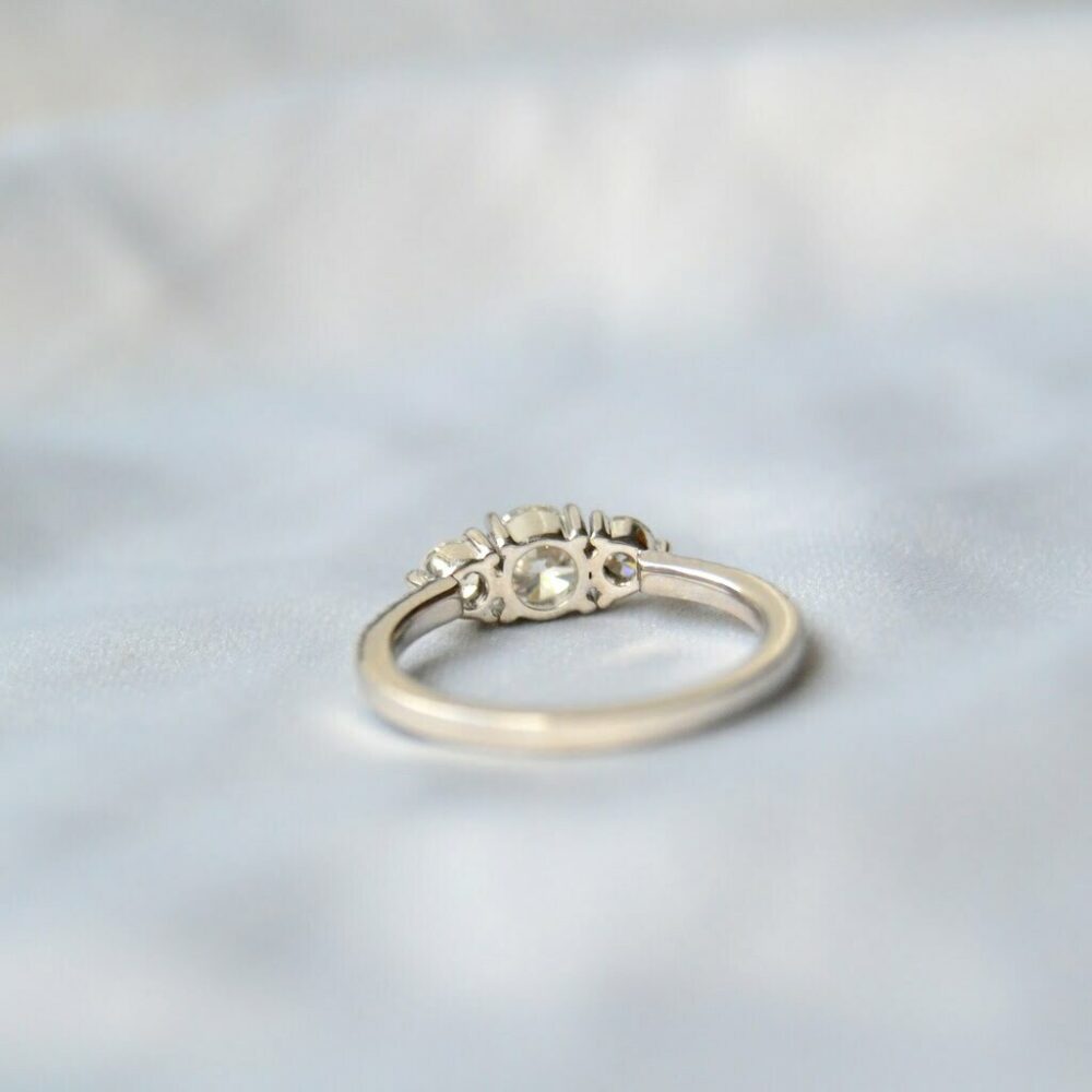 Threestone diamond ring