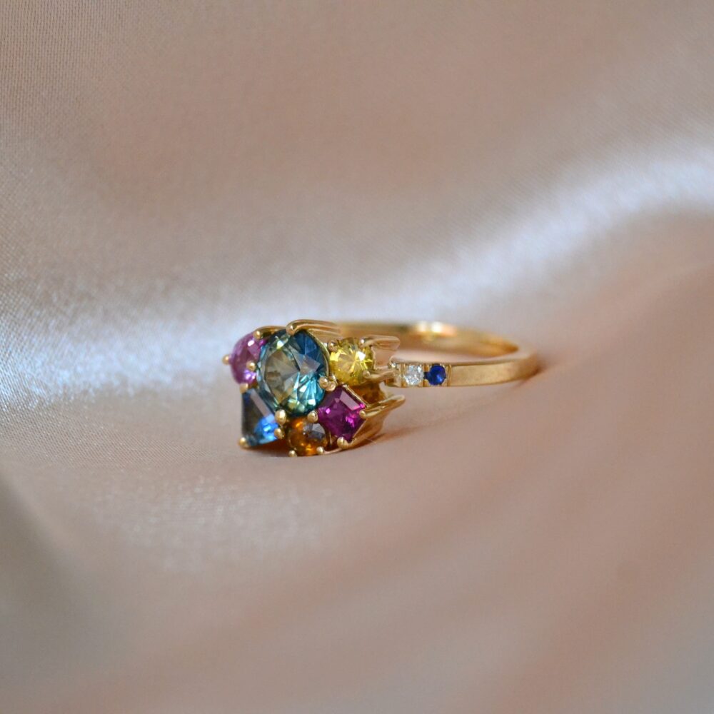 Bi-color sapphire cluster ring