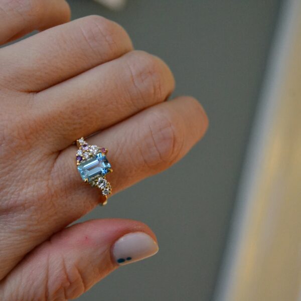 Aquamarine ring with diamonds and sapphires