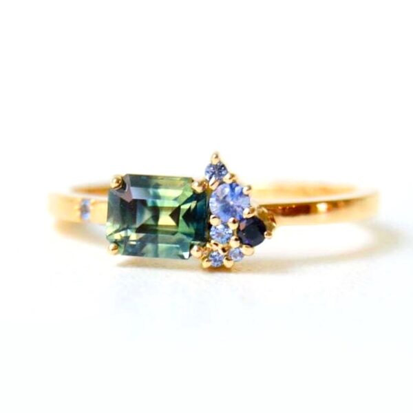 bi-color sapphire ring with blue sapphires set in 18k yellow gold