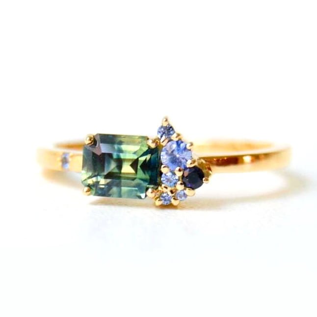bi-color sapphire ring with blue sapphires set in 18k yellow gold