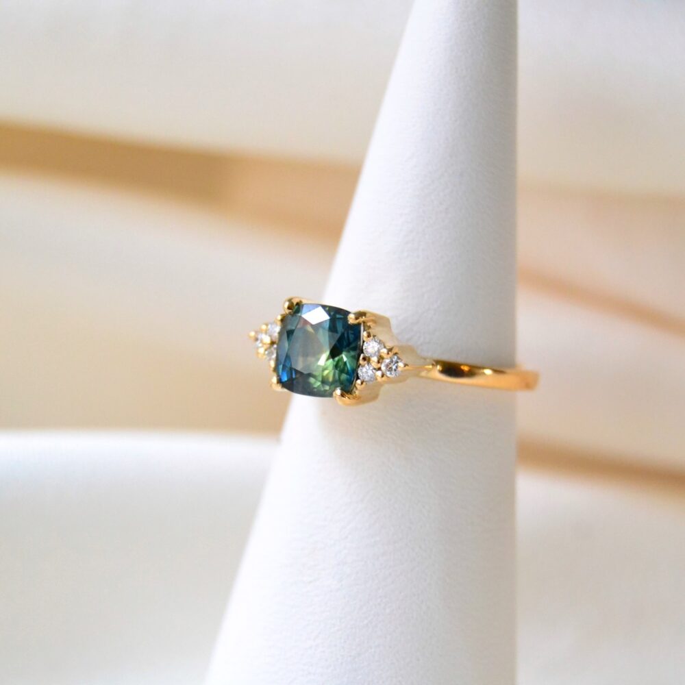 Bi-color sapphire ring with diamonds
