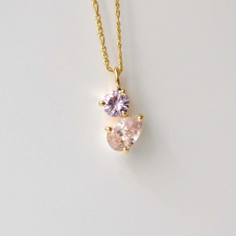 Peach sapphire necklace set in 18K yellow gold