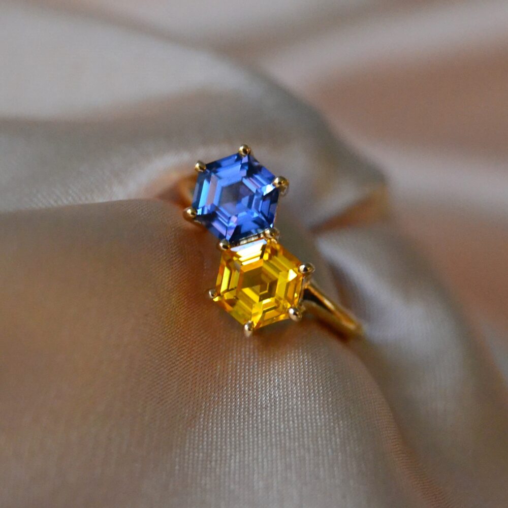 Toi et moi ring with sapphires set in 18K yellow gold