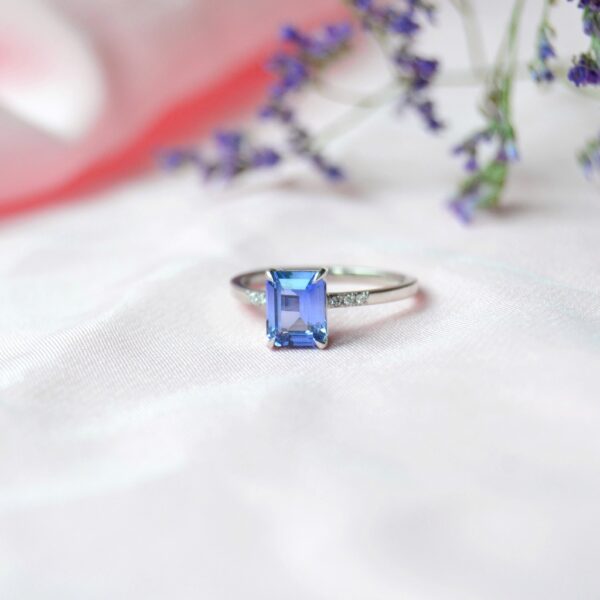 Lavender sapphire ring with diamonds