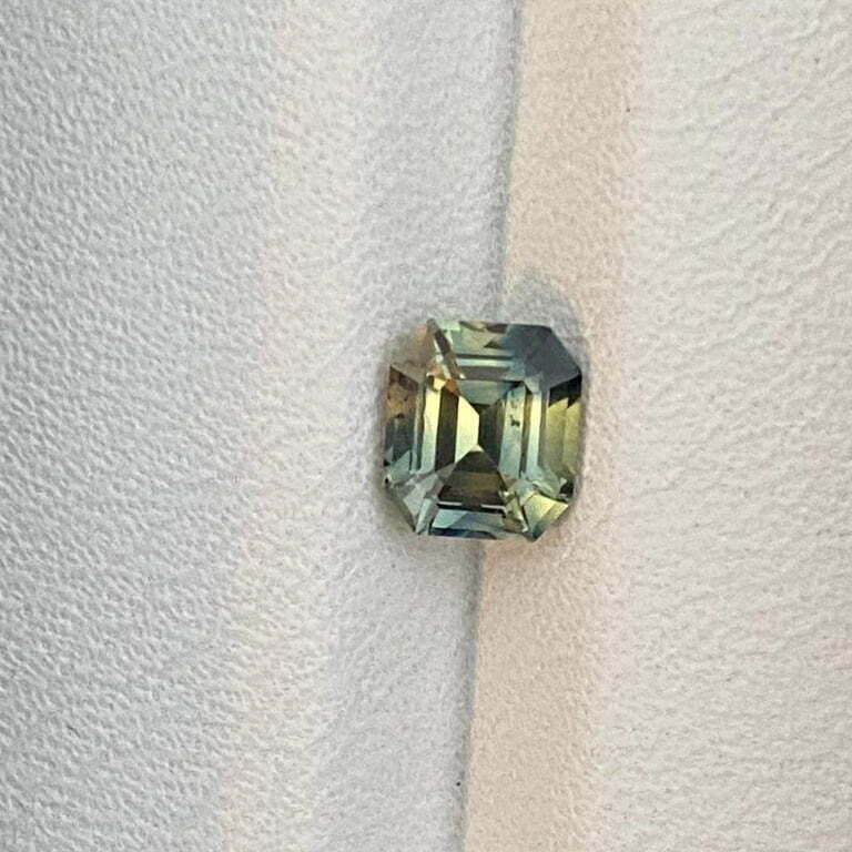 Bi-color sapphire ring