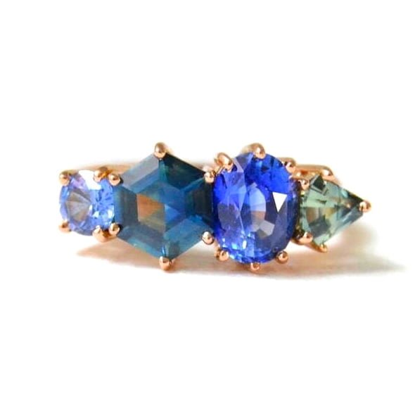 Teal sapphire ring made of 18k rose gold