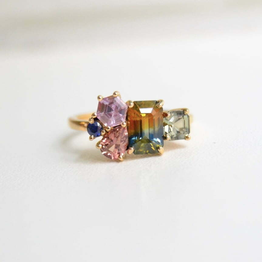 Bi-color sapphire engagement ring in 18k yellow gold