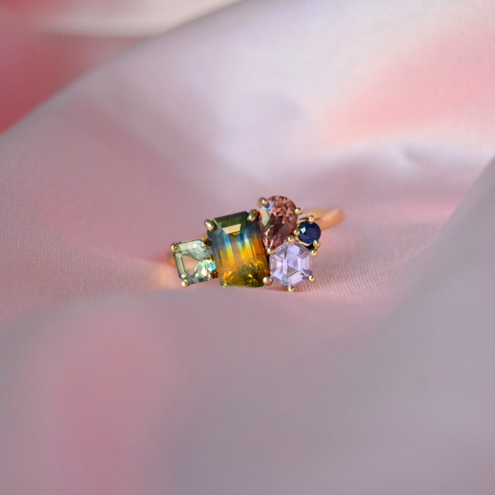 Bi-color sapphire ring with a cluster of sapphires