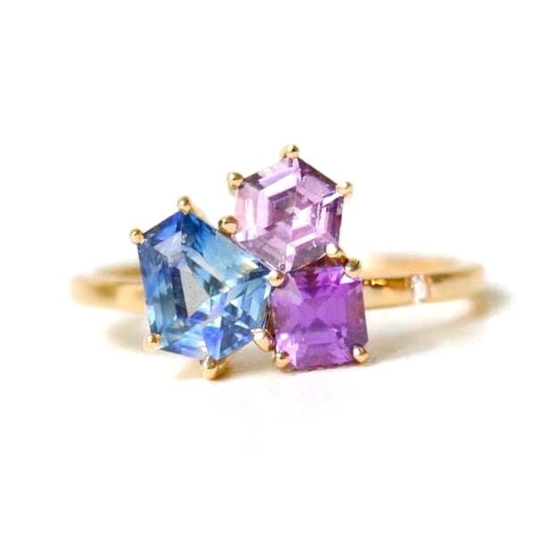 cluster ring with sapphires set in 18k yellow gold