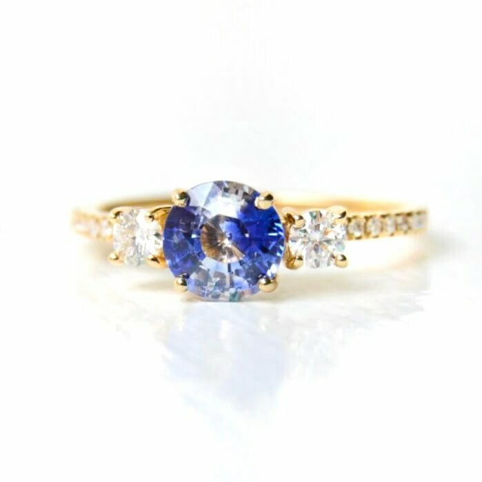 Three stone ring with bi-color sapphire set in 18k yellow gold