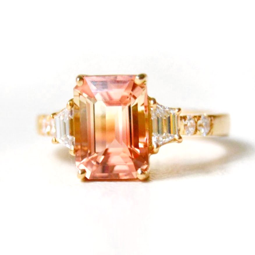 bi-color tourmaline ring made of 18k yellow gold and set with diamonds