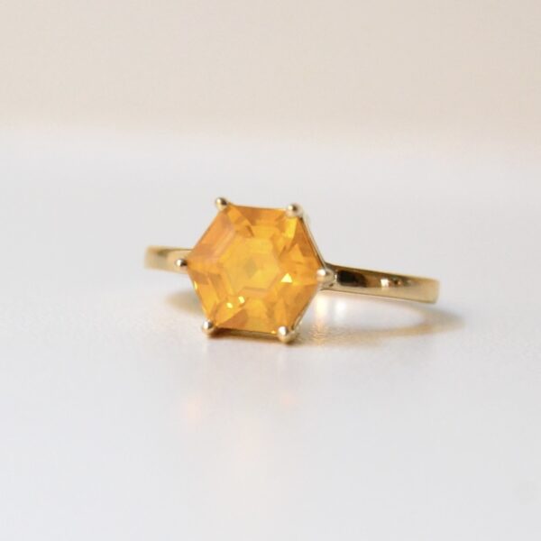 Orange sapphire ring set in 18K yellow gold