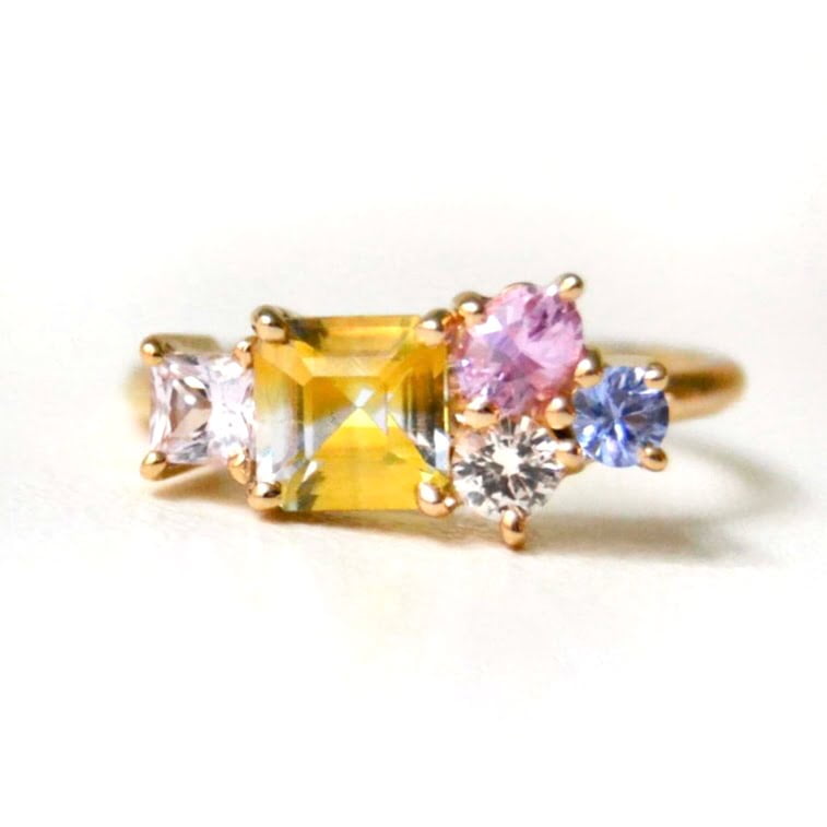 Bi-color sapphire ring made in 18k yellow gold