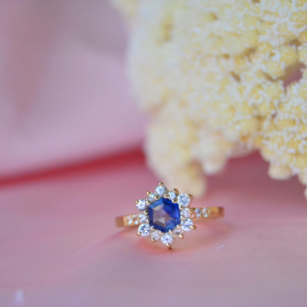 Snowflake ring with bi-color sapphire