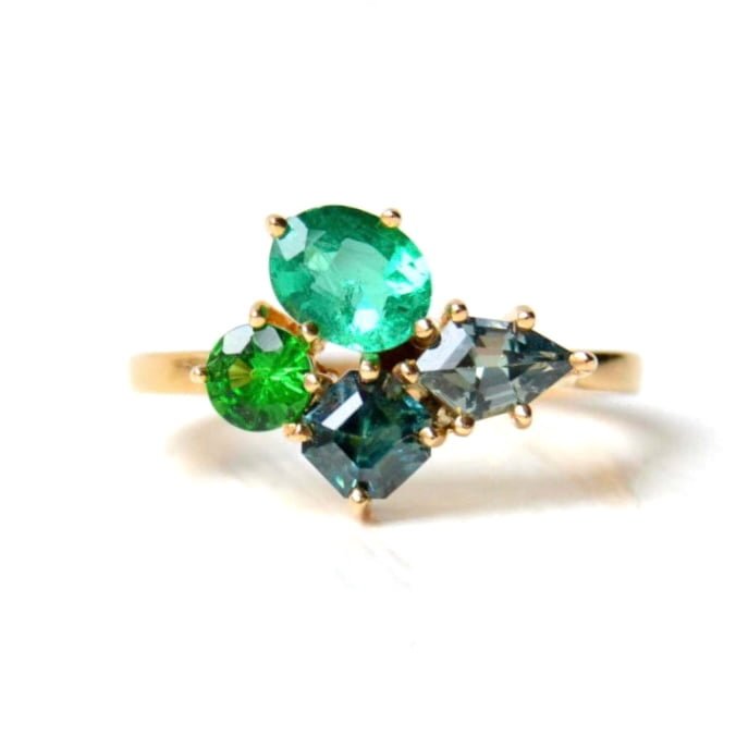 Green gemstone ring made of 18k yellow gold