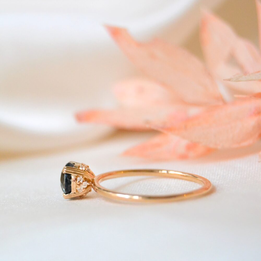 Bi-color sapphire ring with hidden diamonds