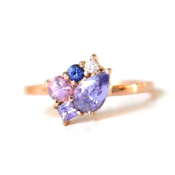 Lavender sapphire cluster ring made of 18k rose gold