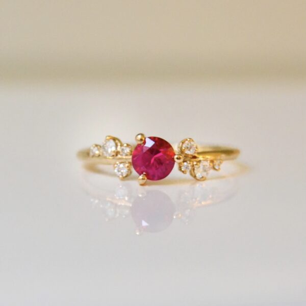 Ruby ring with diamonds set in 18K yellow gold