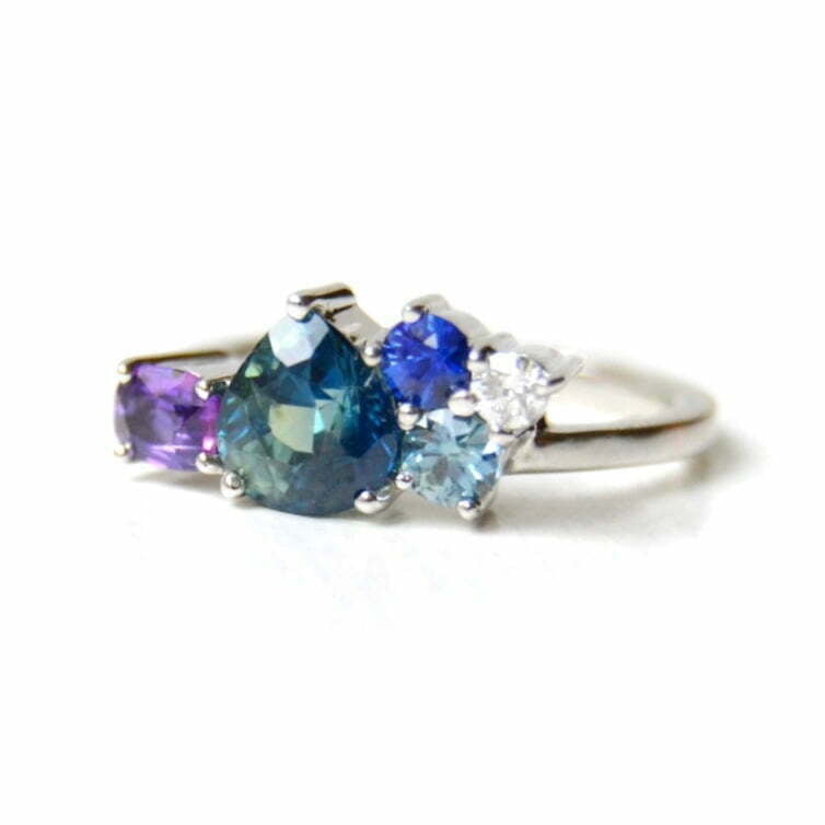 teal sapphire ring made of 18k white gold