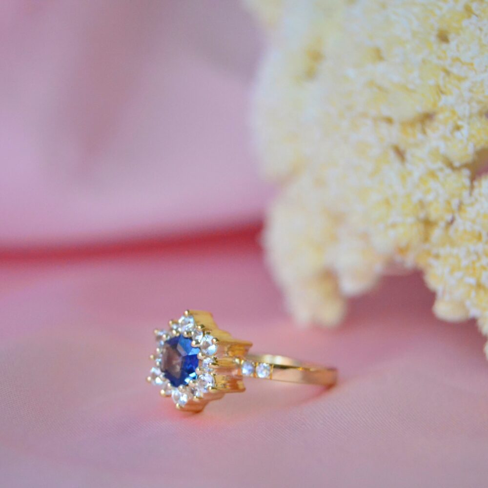Snowflake ring with bi-color sapphire