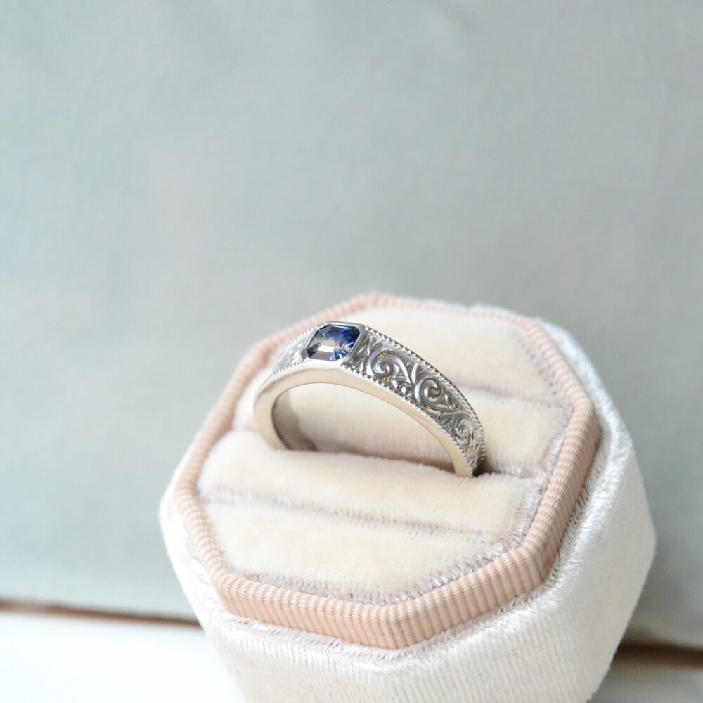 Carved ring band with bi-color sapphire