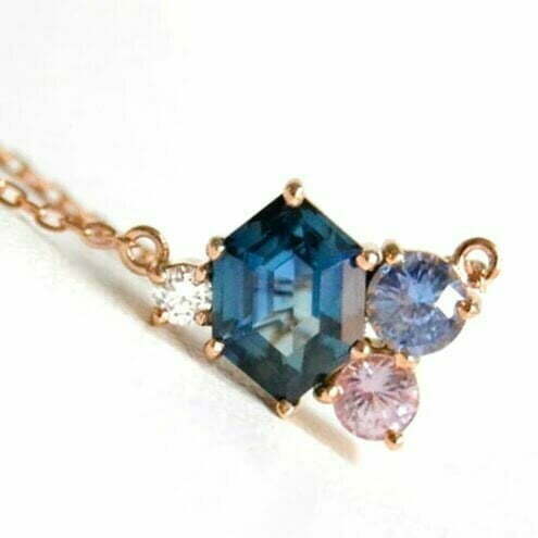 Hexagon sapphire necklace made of 18k rose gold