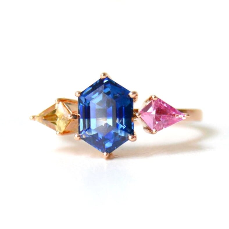 hexagon sapphire ring made of 18k rose gold