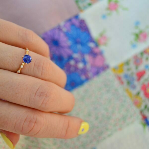 Blue sapphire solitaire ring with diamonds