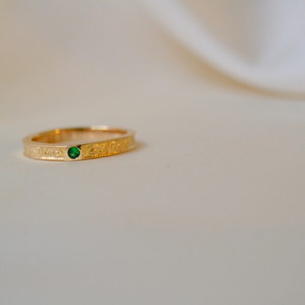 Carved gold band with tsavorite