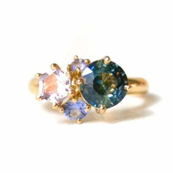 Teal sapphire ring With pastel sapphires set in 18k yellow gold