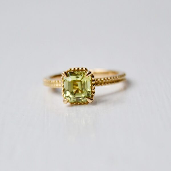 Chrysoberyl ring with miligrains