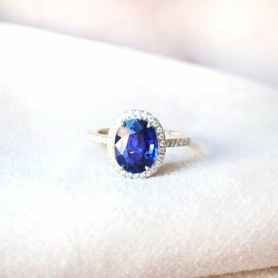 Color changing sapphire