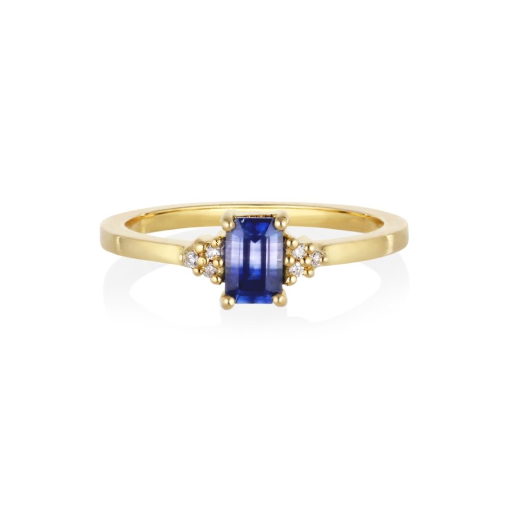Bi-color sapphire ring set with VS1 diamonds in 18K yellow gold