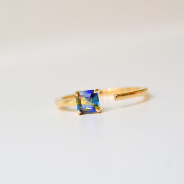 Custom split ring with bi-color sapphire