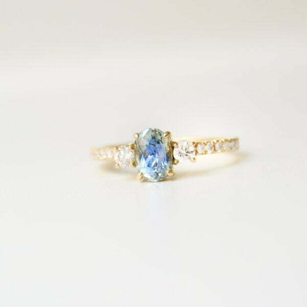 bi-color sapphire ring with diamonds set in 18K yellow gold