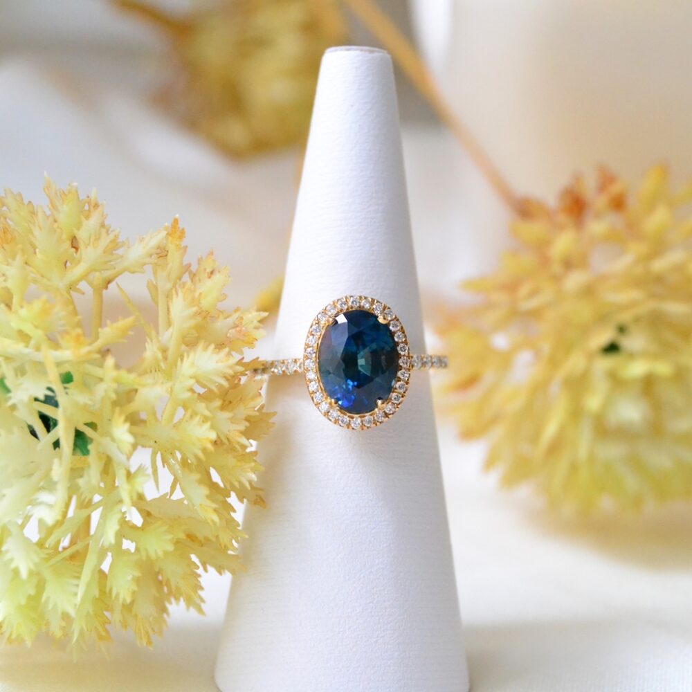 Color changing sapphire ring