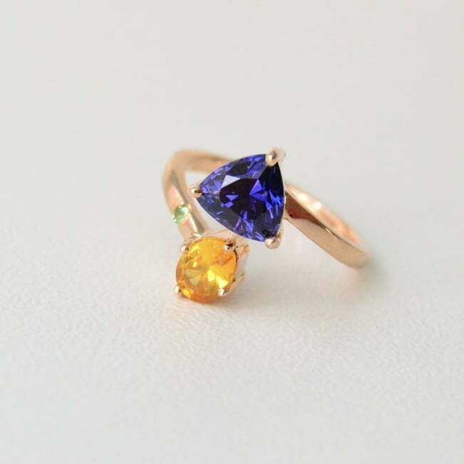 Colorchanging sapphire ring