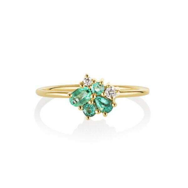 Emerald ring with diamonds set in 18K yellow gold