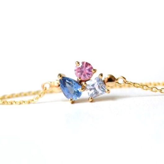 cluster of sapphires set in a bracelet of 18k yellow gold