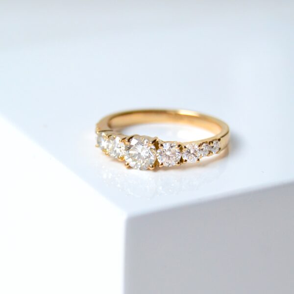 diamond band made of 18K yellow gold with VS1-G diamonds on 1.30ct total.